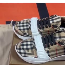  Burberry Shoes 