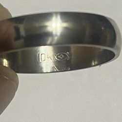 New 10 karat white gold wedding ring size 6”