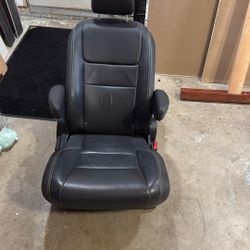 Toyota Sienna 2018 middle row seat right hand side