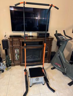 Power Tower Dip Stand Pull up Bar with Gold’s Gym Plyo Box