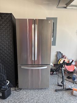 LG 25 cu. ft. French Door Refrigerator **Please Read Description**