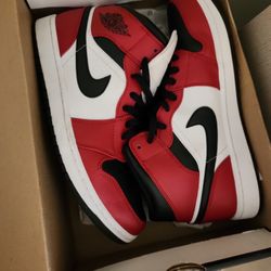 Sz 11 Black Toe Jordan 1s