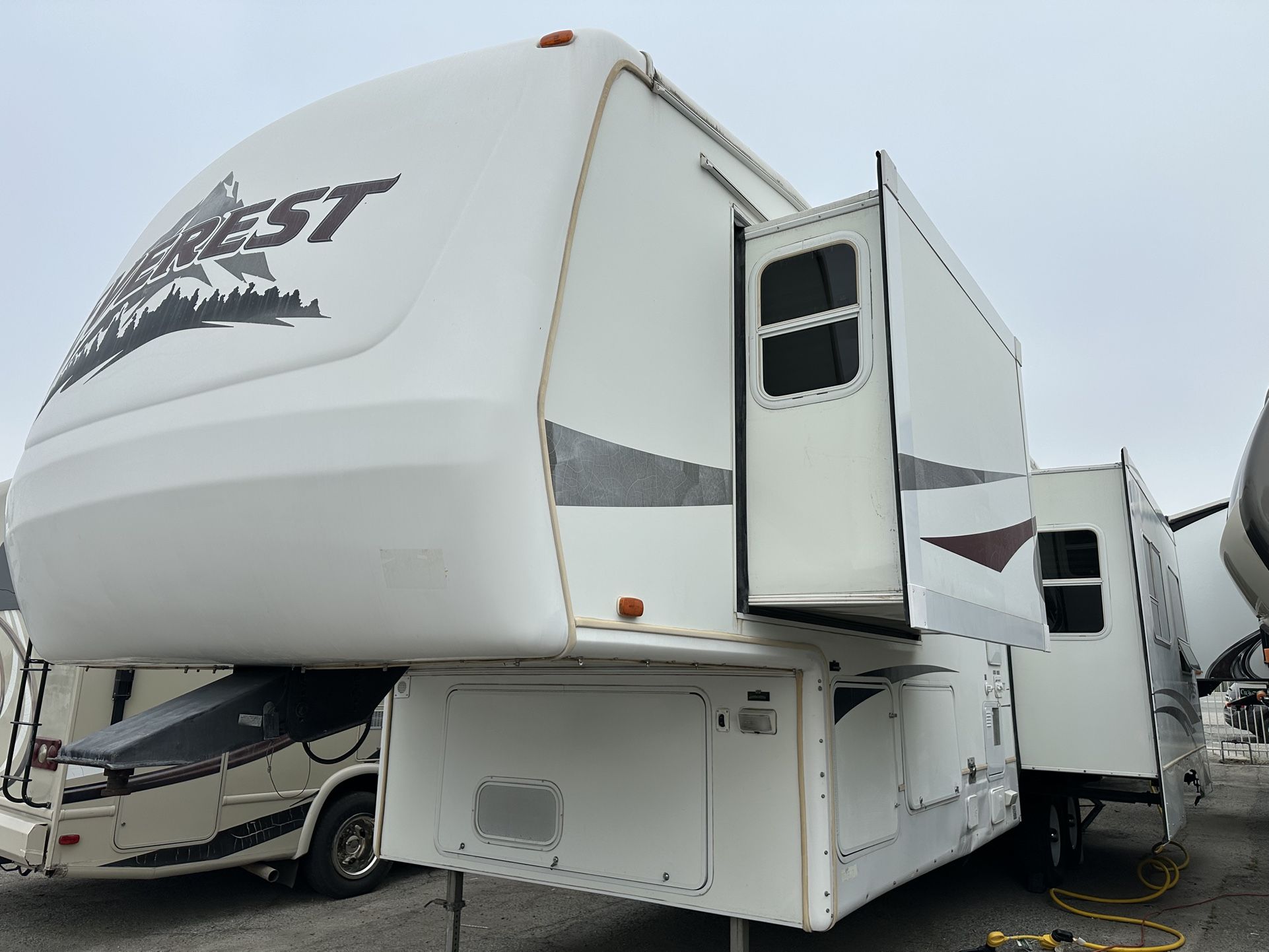 2004 Keystone Everest Fifth Whee/ Travel Trailer/ Rv