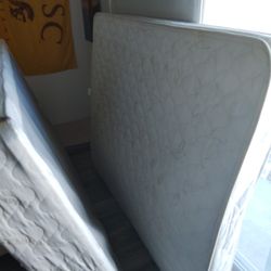 Free Full Size Bed And Box Spring 
