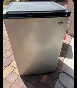 Sanyo Mini Fridge need gone