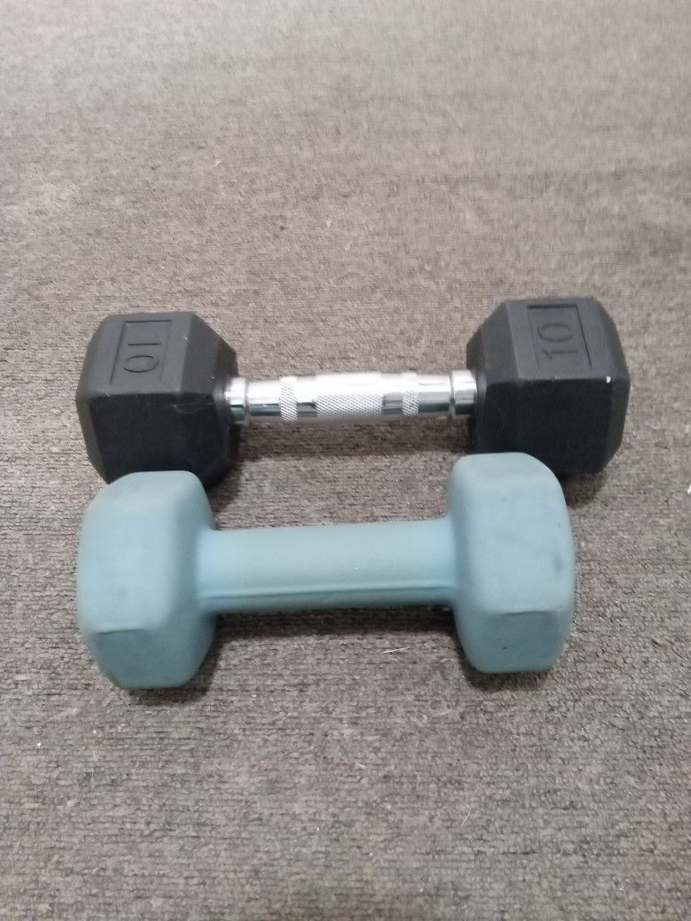 Selling 2 Set Of 10 pound Dumbell 