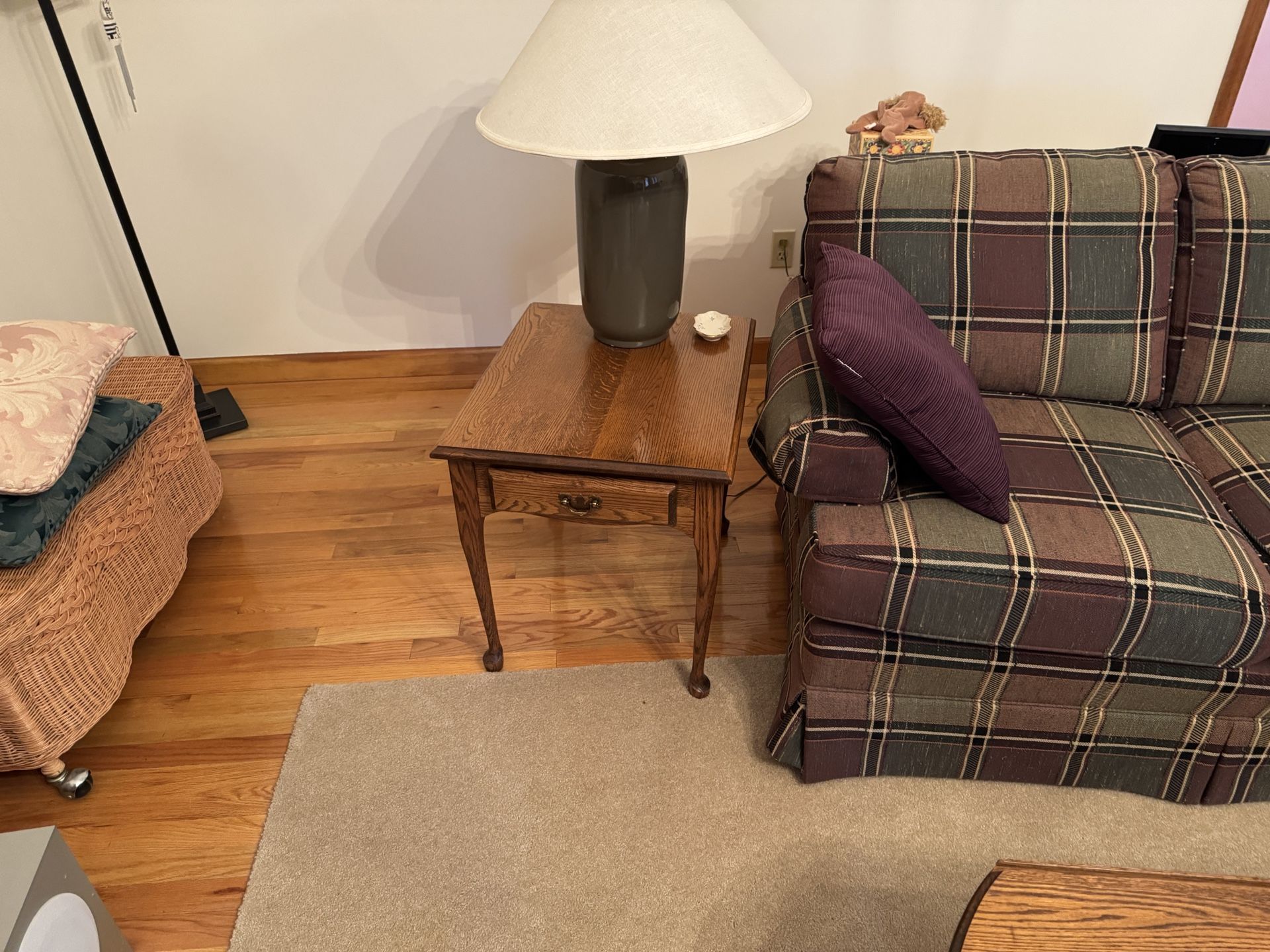 Living Room Tables And Chair