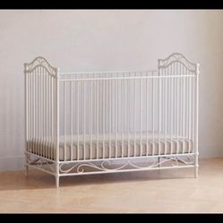 Million Dollar Baby Camellia 3-In-1 Convertible Crib