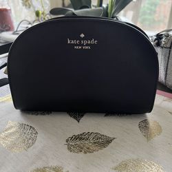 Beautiful Kate Spade crossover with adjustable strap