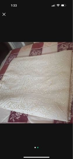 Queen bedding with pillowcases