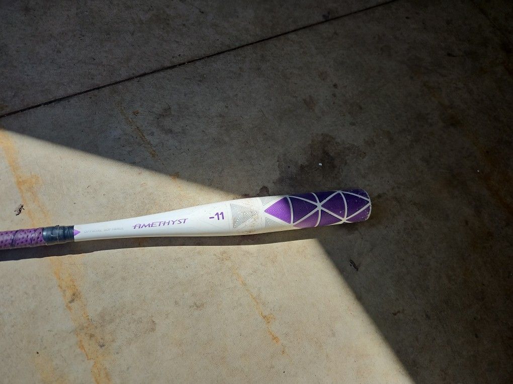 Easton Amethyst Bat