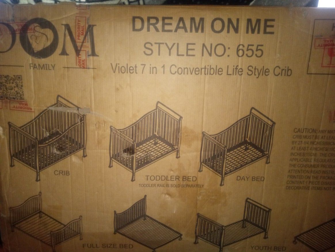 hot dom style violet in convertible life style crib 100$ it's 