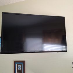 Samsung TV With Wall Bracket 29x17