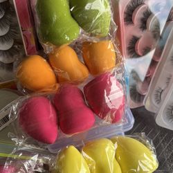 4 Packs Of Beauty Blenders For $10 New