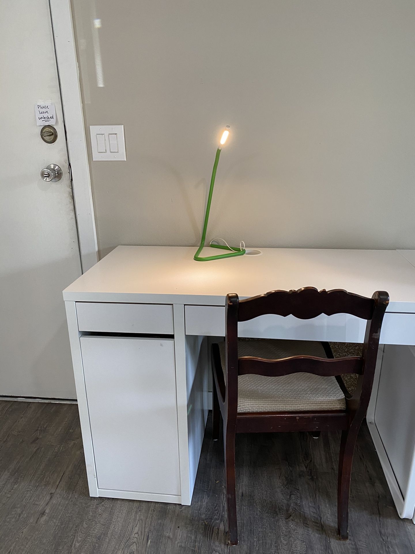 White desk with lamp - Broken door *Pending pickup*