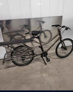 Trek Postal bike size medium wheels 26" Multiple Speeds  2 seater