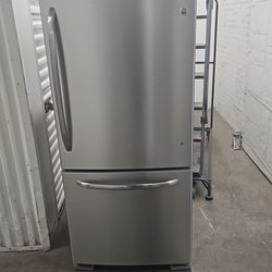 Ge Refrigerator Bottom Freezer 30 67 31