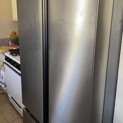 Hisense Fridge for sale. Works great only $500 OBO