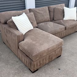 Crate & Barrel “Axis ll” L Shaped Sectional Sofa w/Chaise