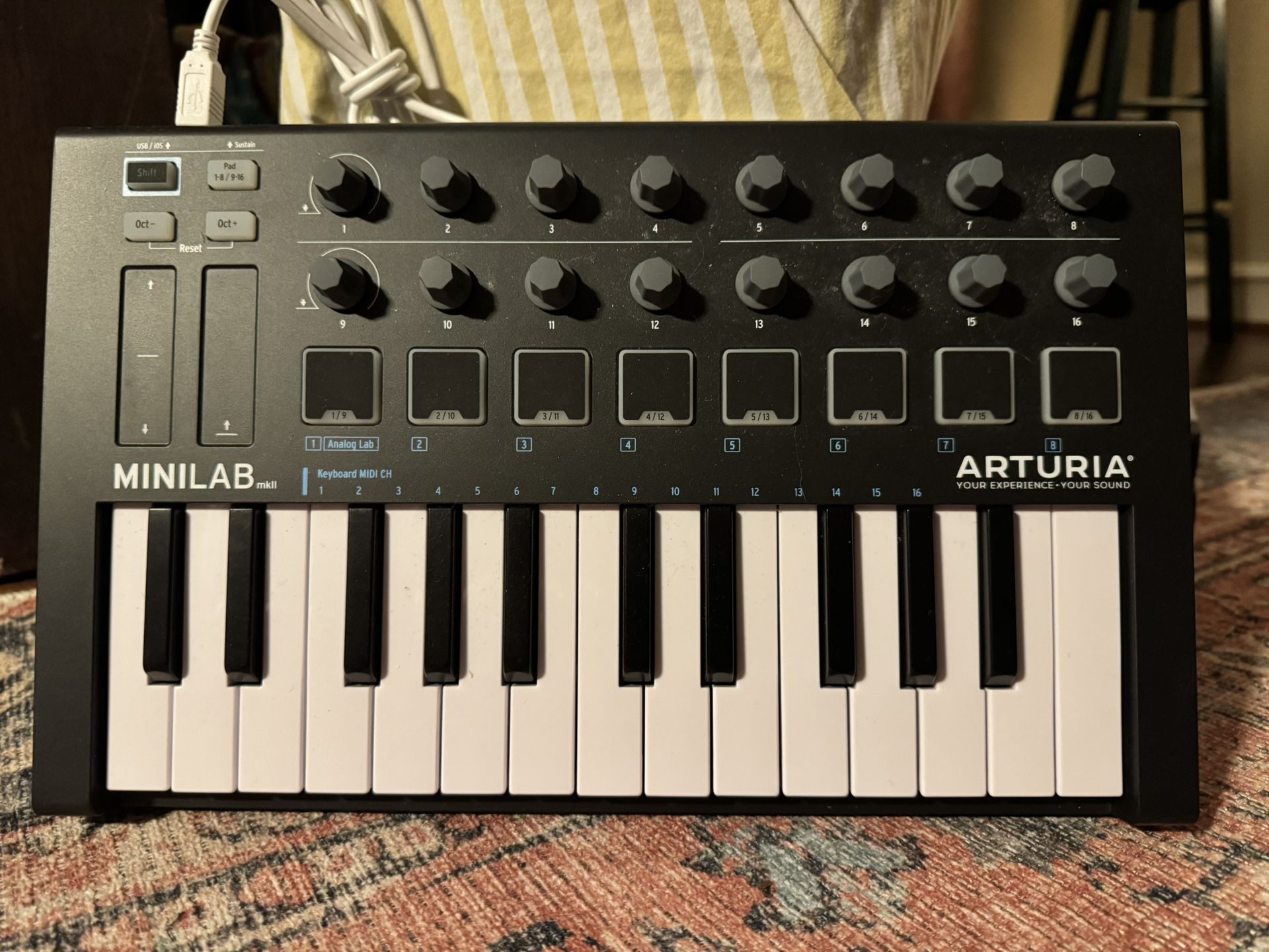 MiniLAB Arturia MIDI keyboard )Cord included )