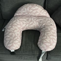 Mom Cozzy breastfeeding pillow