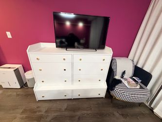 IKEA 8 drawers Hauga Dresser - like new