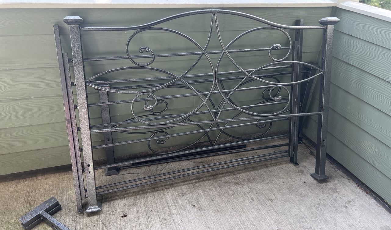 Metal Vintage Style Bed Frame Full Size