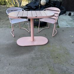 Old school outside furniture retro can be sanded and painted free for the asking