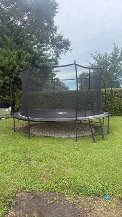 FREE — HUGE 16 FT USED TRAMPOLINE — PICK UP ONLY - 57 Av Sw