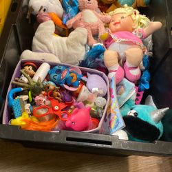 FREE TOYS & PLUSHIES 
