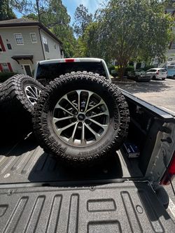 Ford stocks on 35x12.50