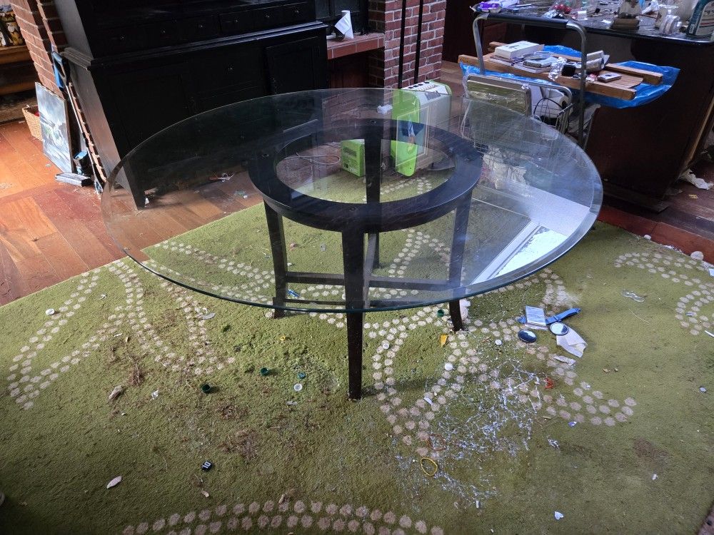 Crate and Barrel Round Glass Dining/kitchen Table