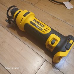 DeWALT MAX Cordless Cut-Out Tool 20V