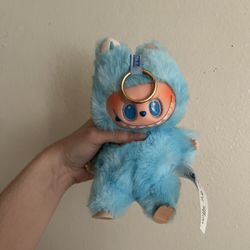 Fake Labubu Big Into Energy (hope)