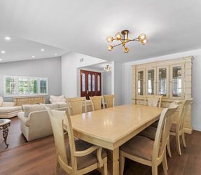 Dining room furniture set - need to pick up by 06/21/2026