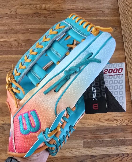 Wilson A2000 2025 Northern Lights 1810SS 12.75" Outfield Glove