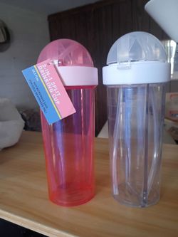 Two sided double straw water bottle