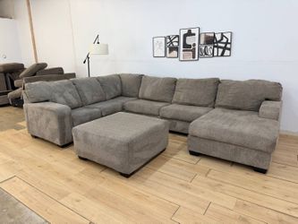 Ashley Ballinsaloe Gray 3pc Sectional Couch