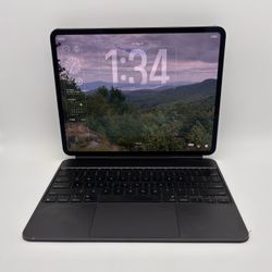 Apple IPad Pro M4 13 inch WiFi only 1TB Space Black with Magic Keyboard