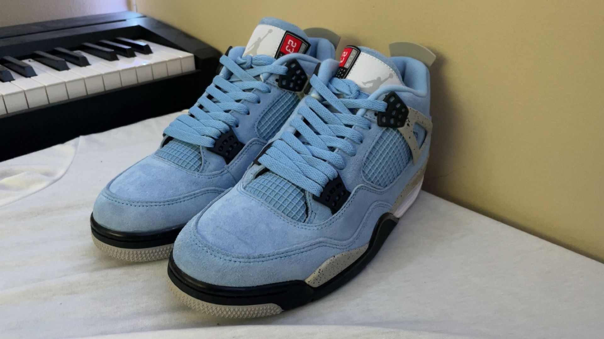 Jordan 4 University Blue Size 10