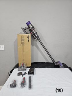 dyson v10 cyclone cordless vacuum with box 