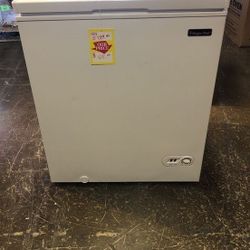Magic Chef Chest Deep Freezer 5 Cu . Hmcf5w4 5