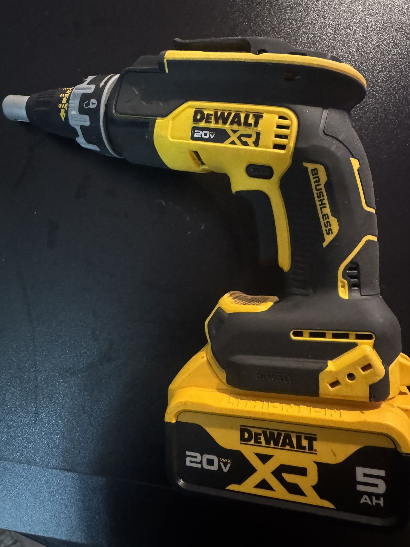 Chiroquera Dewalt De 20v Con Pila De 5ha