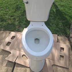 KOHLER TOLIET