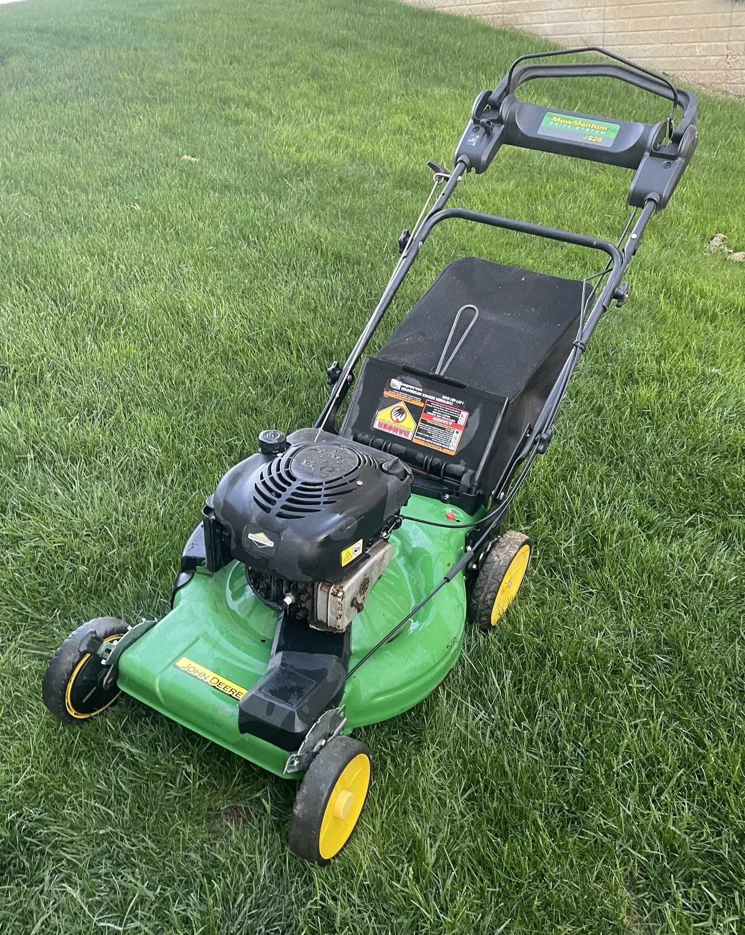John Deere JS26 Momentum Drive Sys Rear Bag Mower