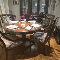 Dining Table & 4 Chairs