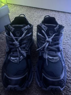 Grey balenci runners