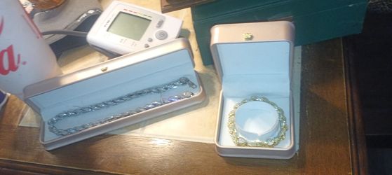 $70 OBO Silver And Mosinite Neck And Braclets
