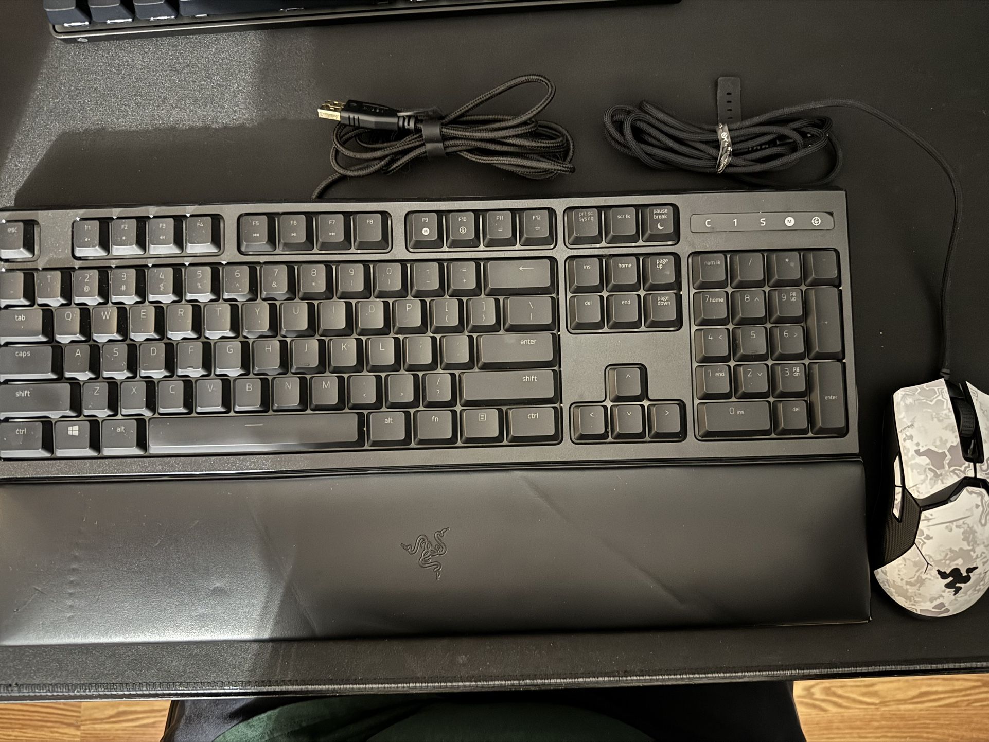 Keyboard Razer ornata chroma and mouse viper 8k
