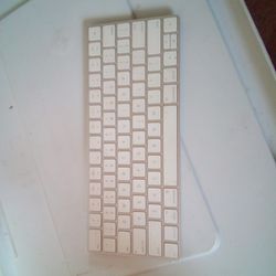 Apple Magic Keyboard (Used)